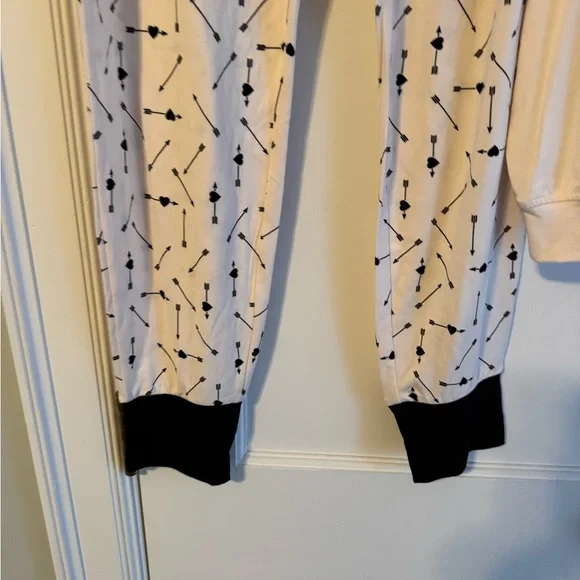 WILDFOX 2-PIECE SET LOUNGEWEAR OR PAJAMAS - Picture 5 of 6